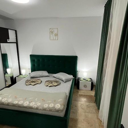 Vila Theo Apartment Mangalia Bagian luar foto